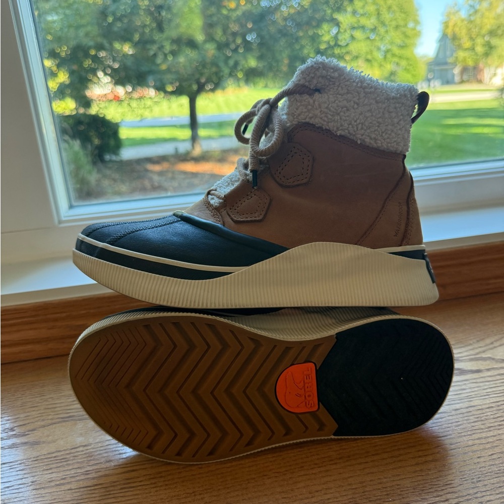 Sorel Black, Tan and Cream Sherpa-Lined Ankle Booties - Picture 4 of 4